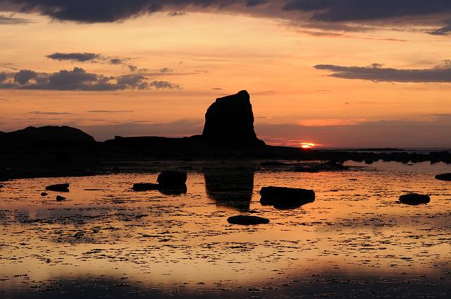 DSC_8737.jpg - Golden Sunset, Black Nab, Saltwick Bay